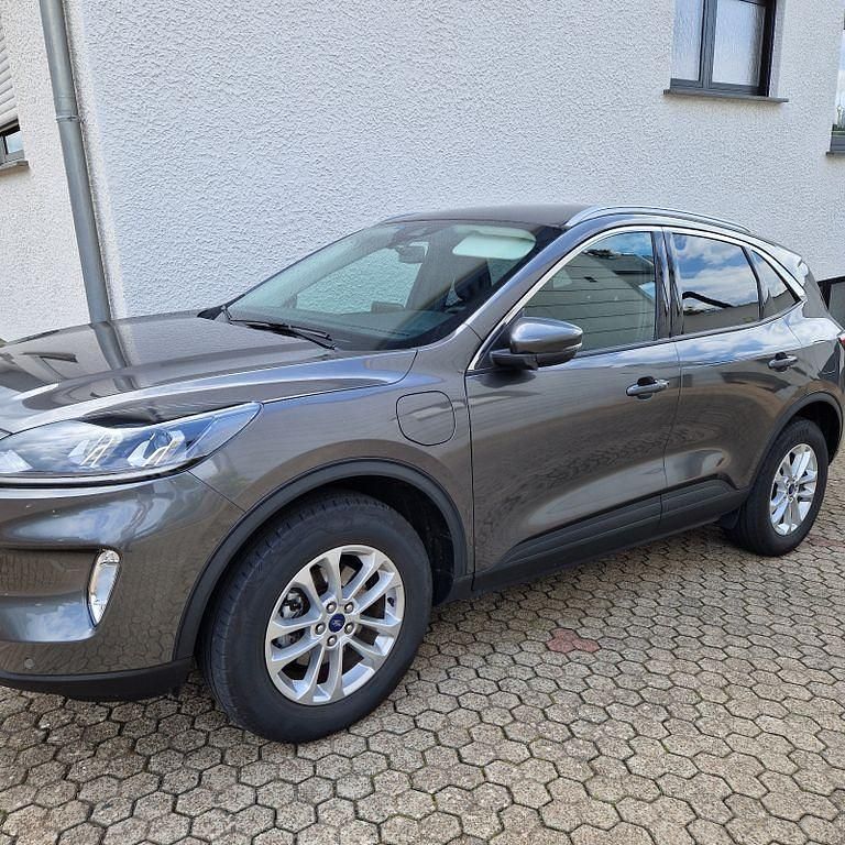Grau Gebraucht 2022 Ford Kuga Titanium SUV | 22.950 € (Superpreis) - Bild 1/4