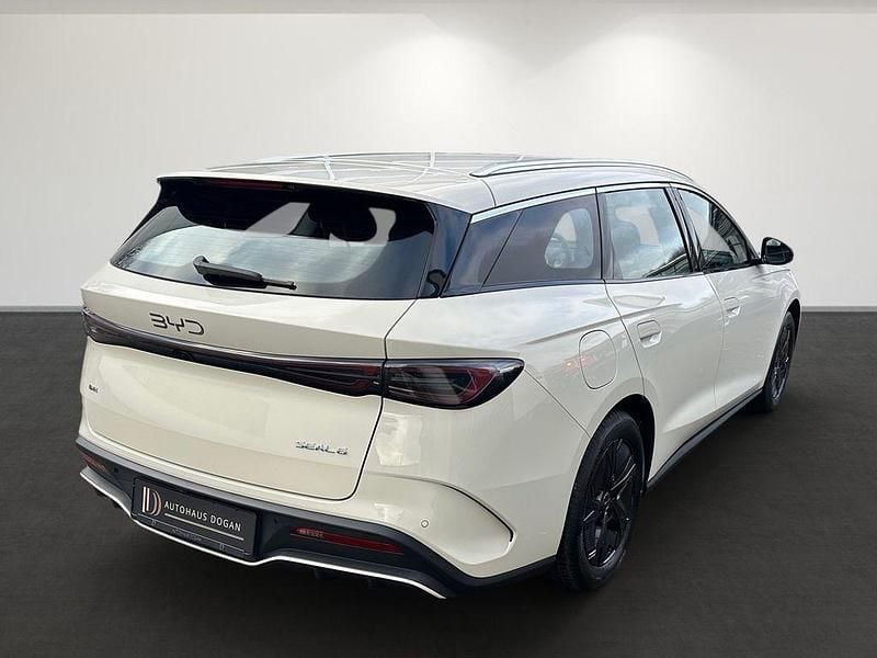 Uusi BYD Seal Boost 184 HP (135 kW) 2025 Peessi Sedan