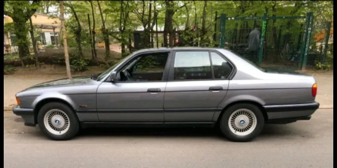 Używany BMW 750 300 KM (220 kW) 1991 Szary Sedan/Limuzyna