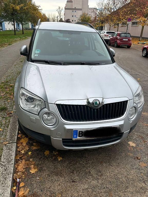 Grau Gebraucht 2012 Skoda Yeti SUV | 4.500 € (Fairer Preis) - Bild 1/4