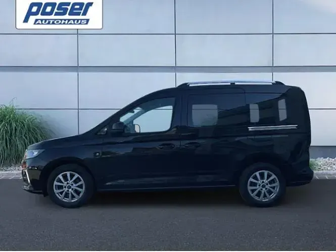 Gebraucht Ford Tourneo Connect Titanium 114 PS (83 kW) 2022 Schwarz Van / Kleinbus