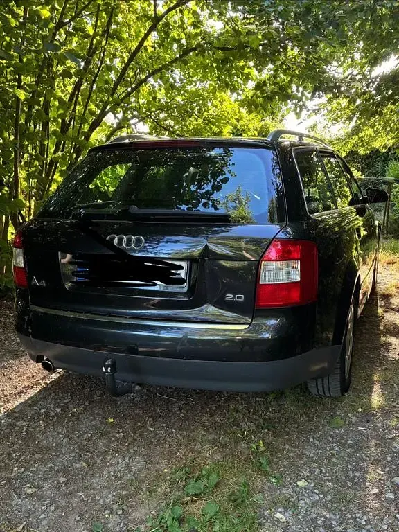 Gebraucht Audi A4 131 PS (96 kW) 2002 Schwarz Kombi