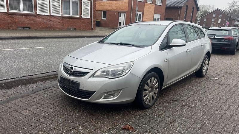 Gebraucht Opel Astra Selection 110 PS (80 kW) 2012 Silber Kombi