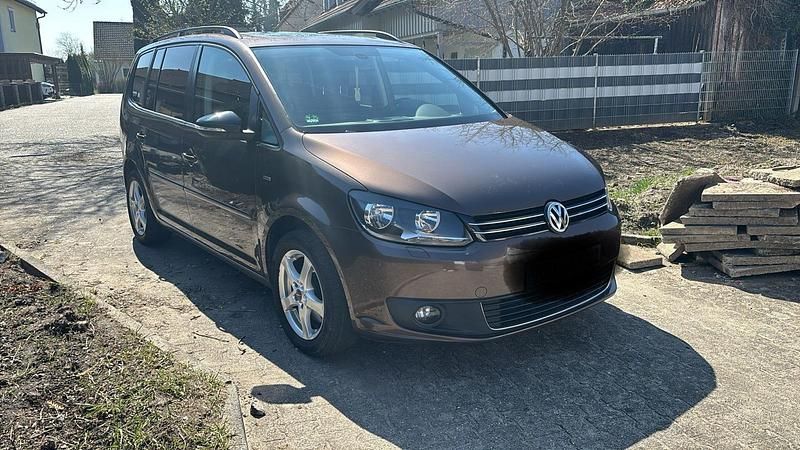 Braun Gebraucht 2012 VW Touran Van / Kleinbus | 7.000 € (Guter Preis) - Bild 1/4