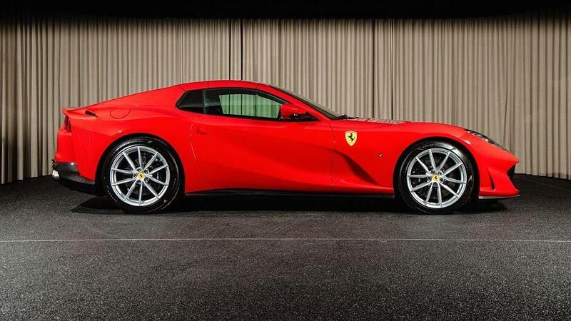 Gebraucht Ferrari 812 799 PS (587 kW) 2021 Rot Cabrio