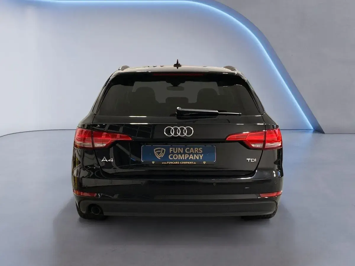 Używany Audi A4 Basis 150 KM (110 kW) 2016 Czarny Kombi