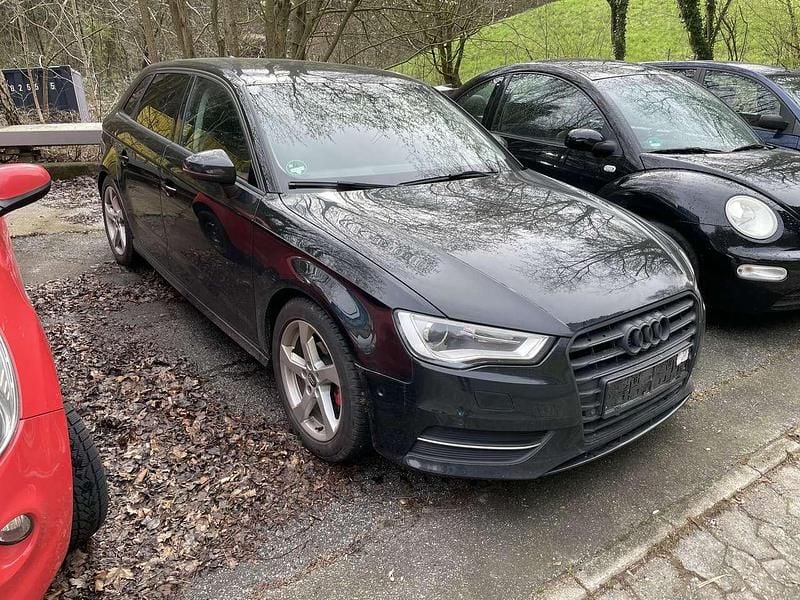 Gebraucht Audi A3 Attraction 110 PS (80 kW) 2016 Mythosschwarz metallic Kleinwagen