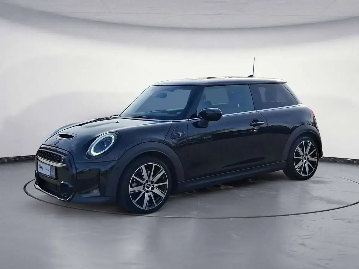 Używany Mini Cooper S Classic 178 KM (130 kW) 2022 Czarny Hatchback