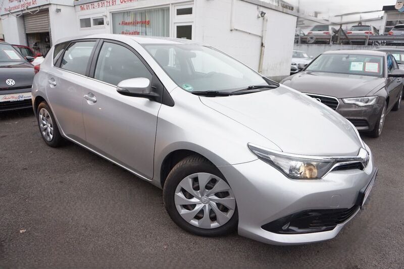 Silver metallic Gebraucht 2016 Toyota Auris Comfort Limousine | 12.990 € (Fairer Preis) - Bild 1/4