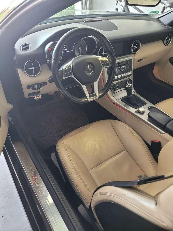 Gebraucht Mercedes SLK200 184 PS (135 kW) 2012 Schwarz Cabrio