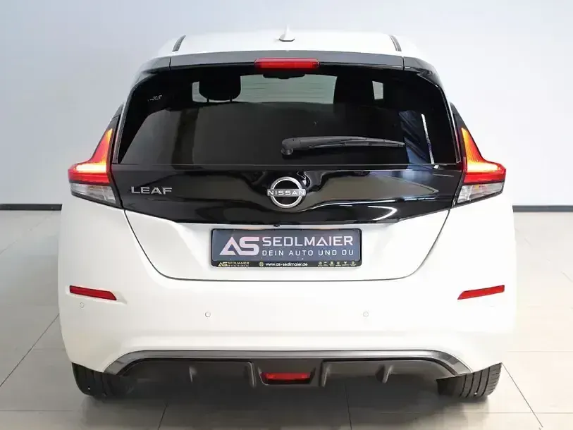 Gebraucht Nissan Leaf N-Connecta 110 kW (150 PS) 2023 Weiß Kleinwagen