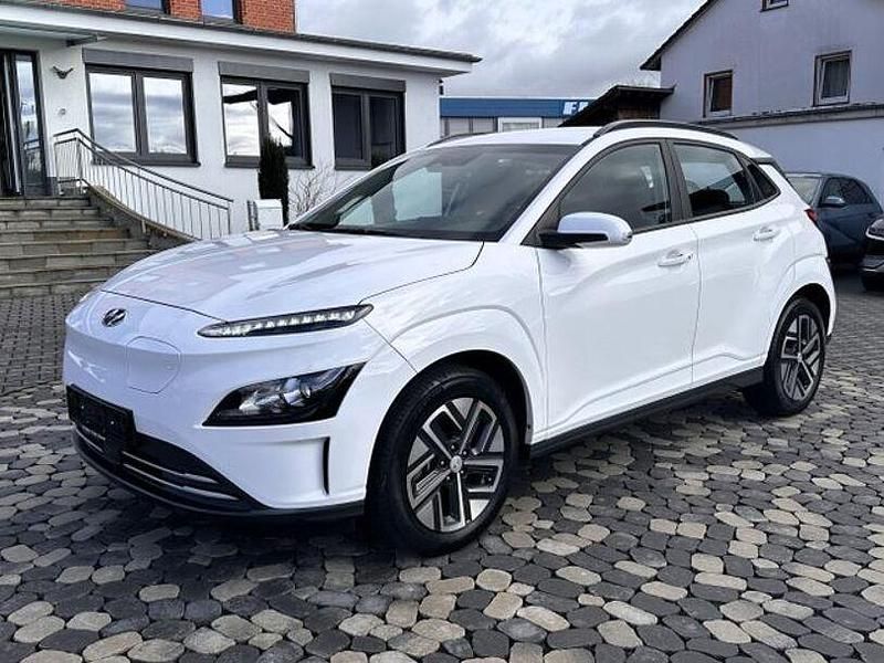 Gebraucht Hyundai Kona Select 100 kW (136 PS) 2022 Weiß SUV