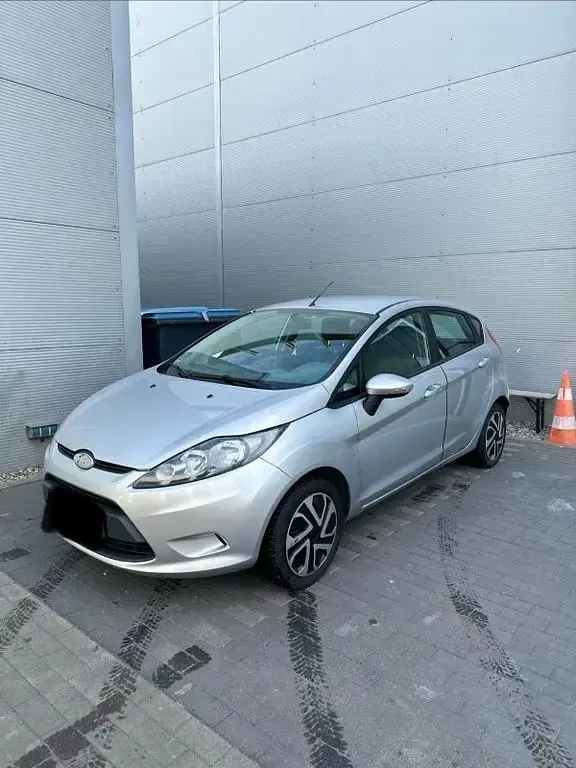 Gebraucht Ford Fiesta Trend 60 PS (44 kW) 2009 Silber Limousine