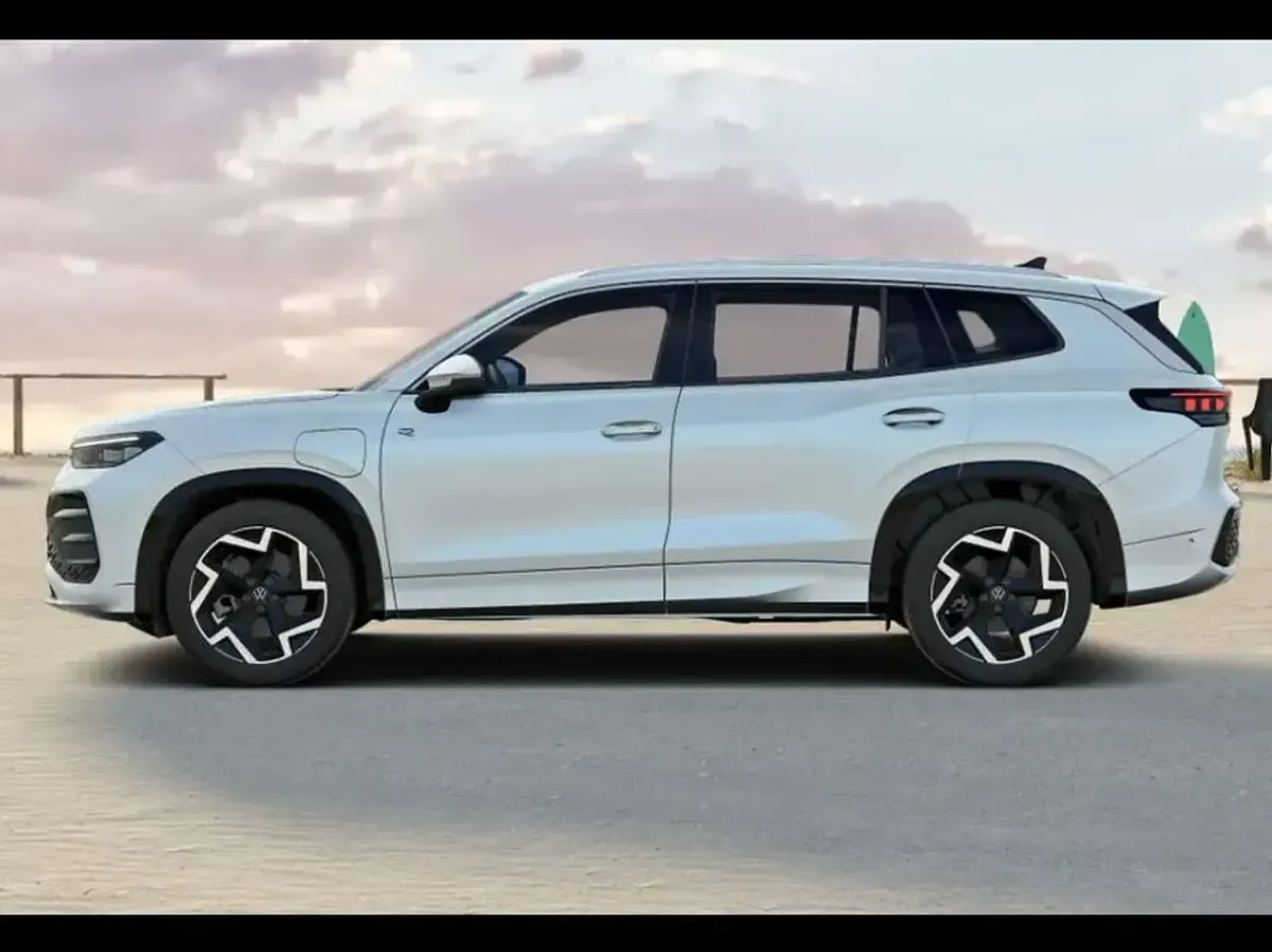 Neu VW Tayron R-line 150 PS (110 kW) 2026 Silber SUV
