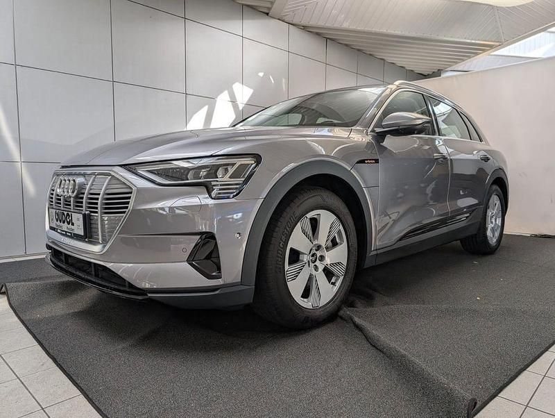 Gebraucht Audi e-tron Basis 230 kW (313 PS) 2022 Grau SUV