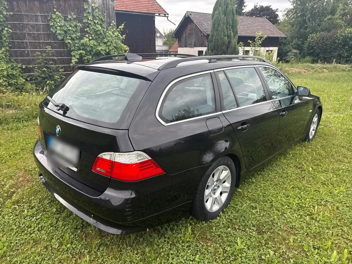 Gebraucht BMW 523 190 PS (139 kW) 2009 Schwarz Kombi