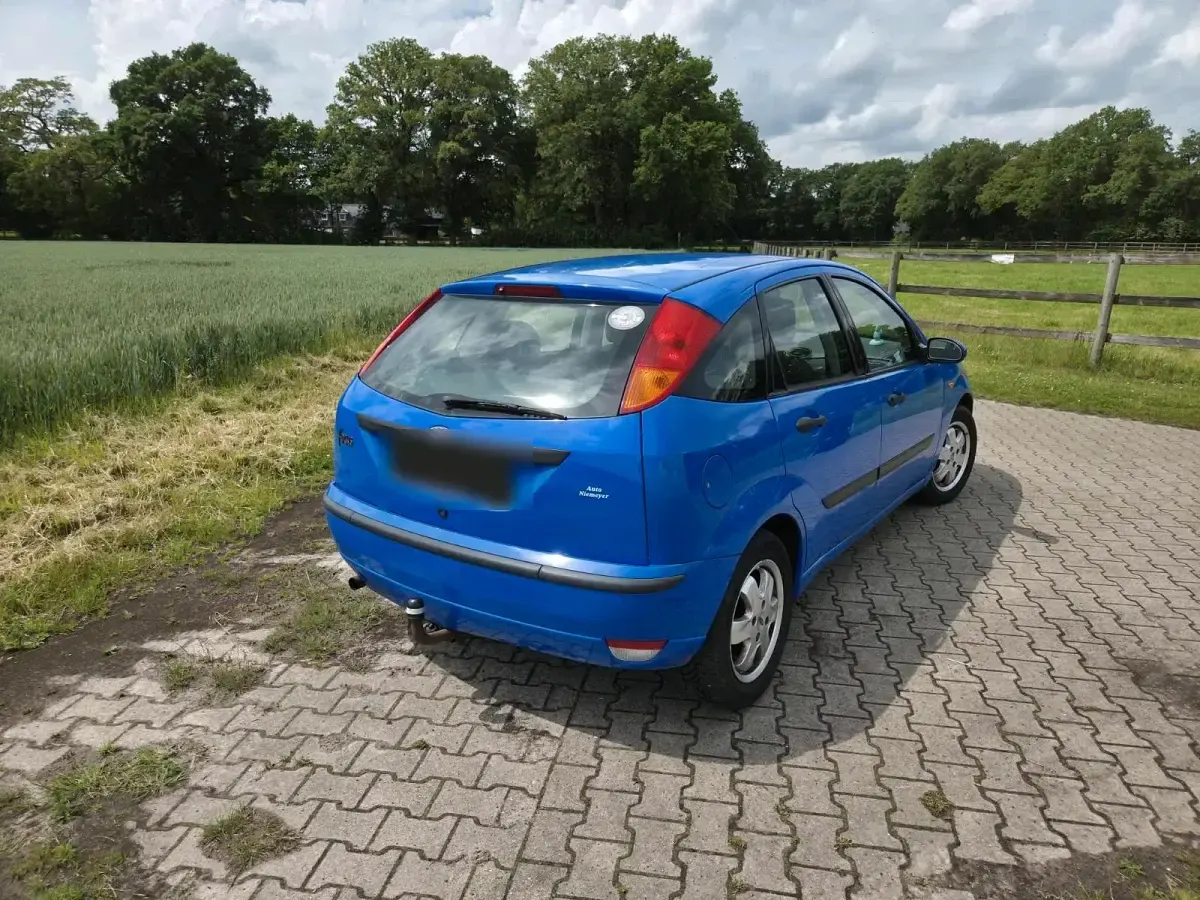 Gebraucht Ford Focus 100 PS (73 kW) 2003 Blau Limousine