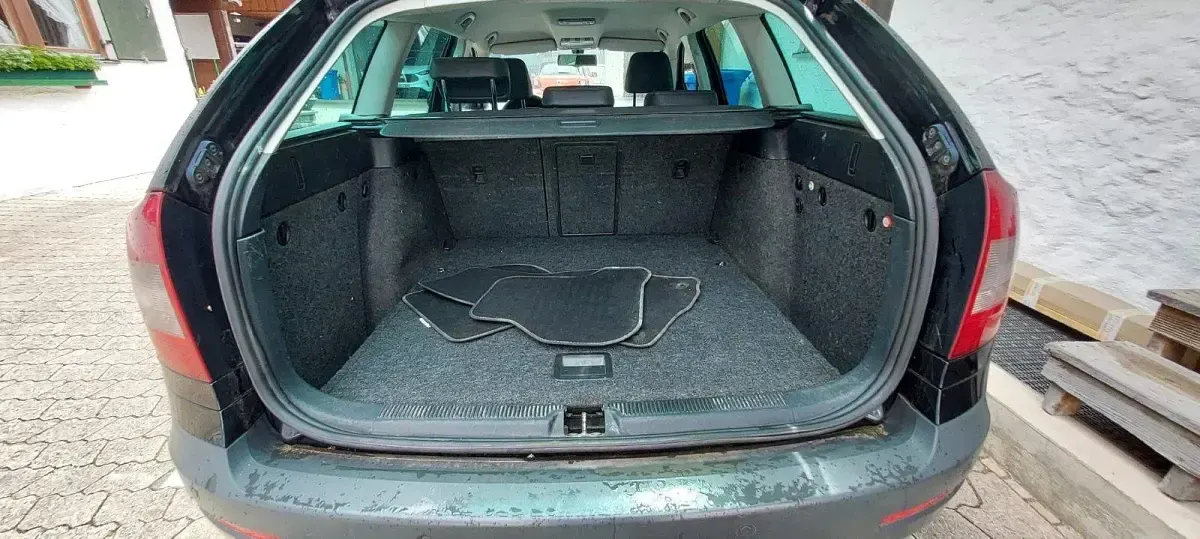 Gebraucht Skoda Octavia Scout 145 PS (106 kW) 2012 Schwarz Kombi