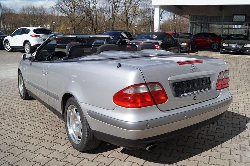 Gebraucht Mercedes CLK200 Elegance 136 PS (100 kW) 1999 Silber Cabrio