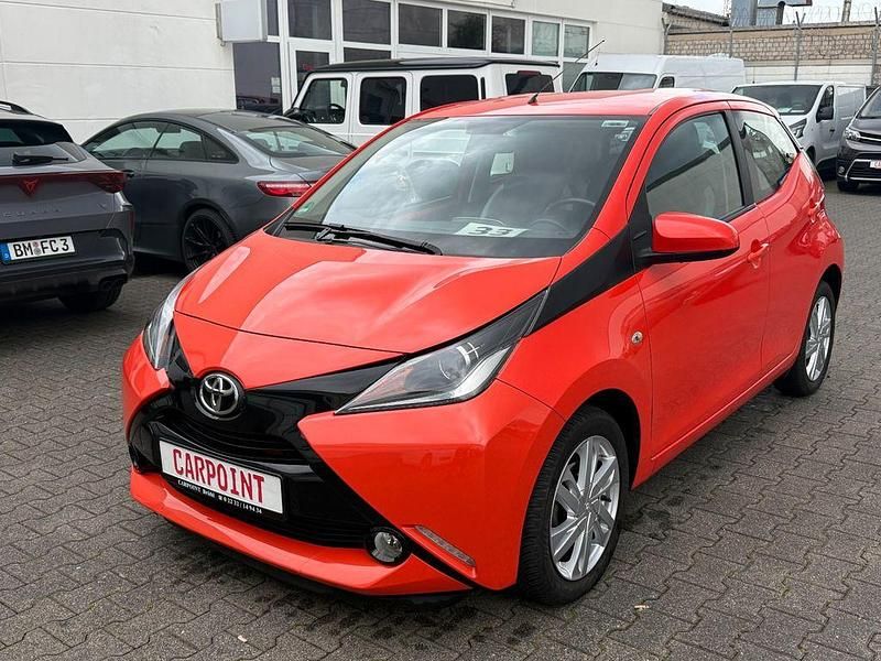 Gebraucht Toyota Aygo X-play 69 PS (50 kW) 2015 Orange Kleinwagen