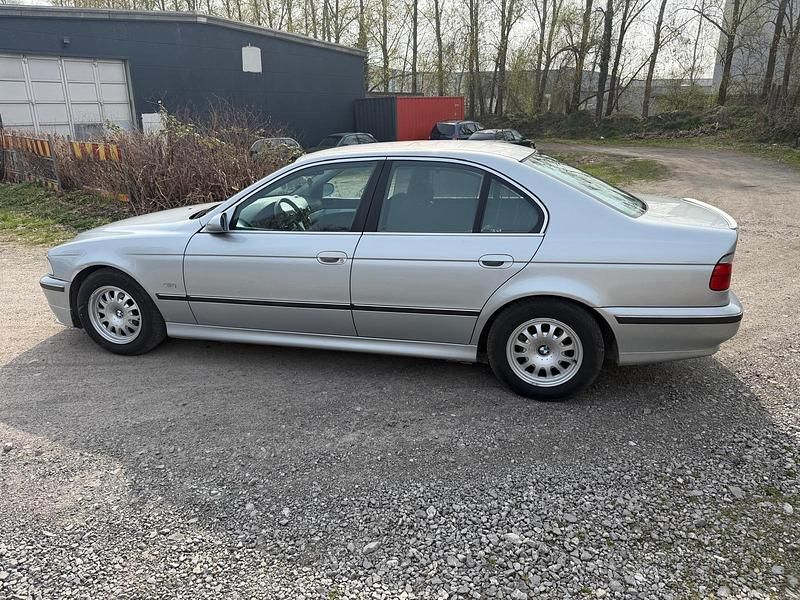 Gebraucht BMW 523 170 PS (125 kW) 1997 Silber Limousine