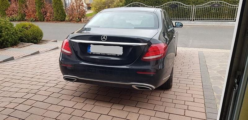 Gebraucht Mercedes E350 Exclusive 258 PS (189 kW) 2016 Schwarz Limousine