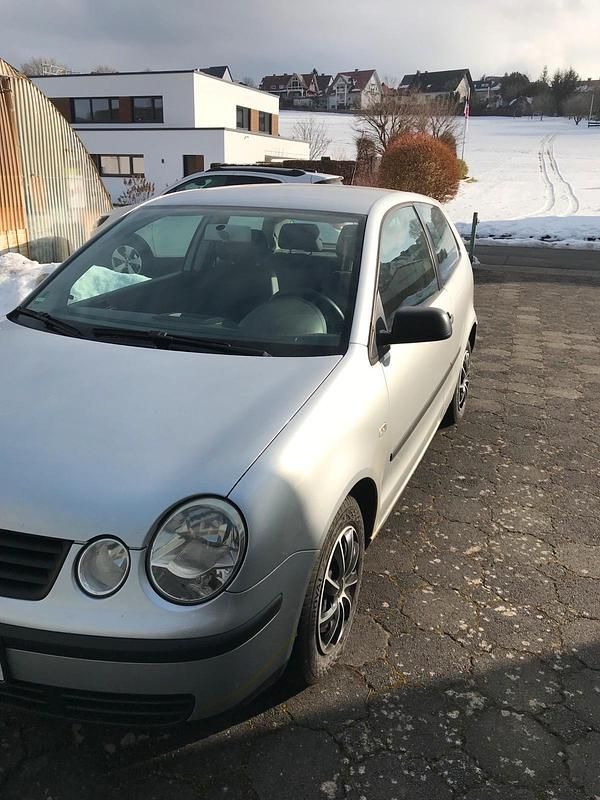 Gebraucht VW Polo 60 PS (44 kW) 2003 Silber Kleinwagen
