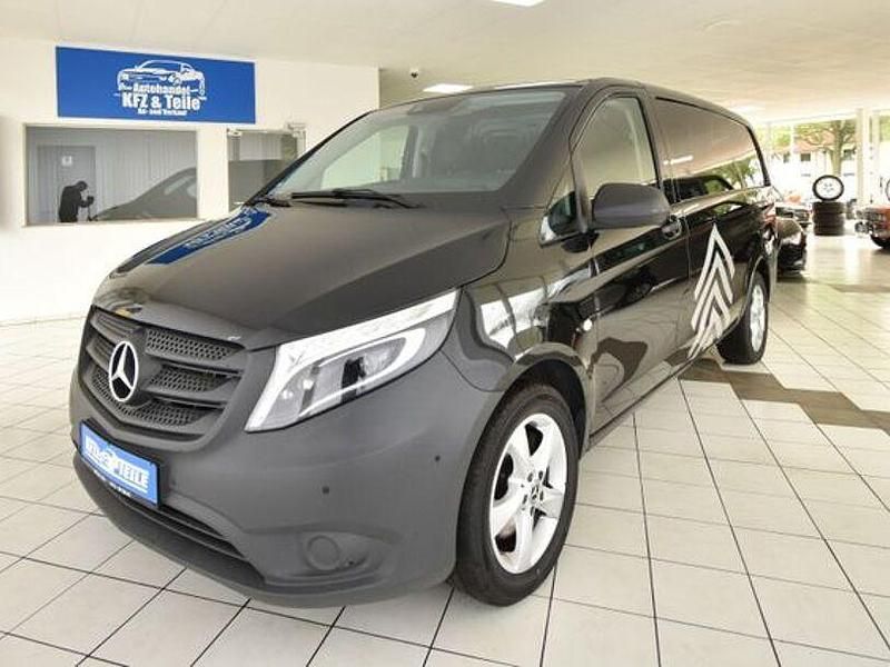 Schwarz Gebraucht 2019 Mercedes Vito Van / Kleinbus | 15.980 € (Guter Preis) - Bild 1/4