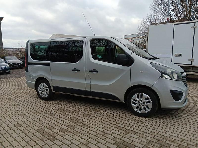 Gebraucht Opel Vivaro 145 PS (106 kW) 2019 Silber Van / Kleinbus