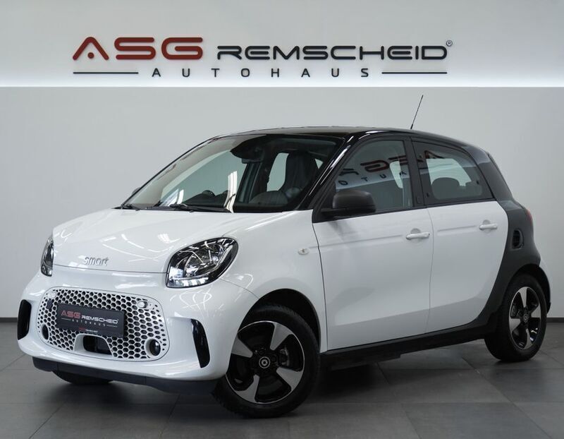 Weiß Gebraucht 2020 Smart ForFour Electric Drive Passion Limousine | 11.900 € (Etwas zu teuer) - Bild 1/4