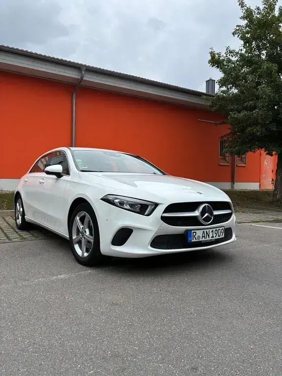 Gebraucht Mercedes A200 150 PS (110 kW) 2020 Weiß Limousine