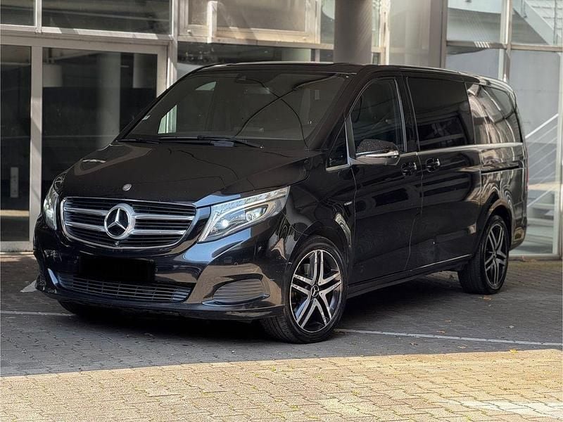 Schwarz Gebraucht 2015 Mercedes V250 Avantgarde Van / Kleinbus | 18.900 € - Bild 1/4
