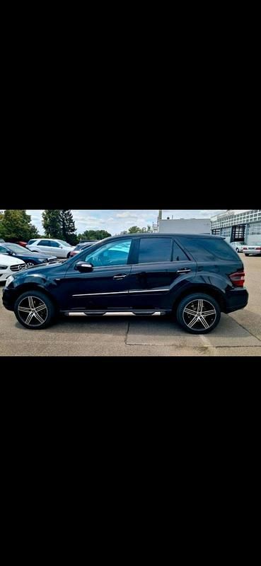 Schwarz Gebraucht 2007 Mercedes ML320 SUV | 6.300 € - Bild 1/4
