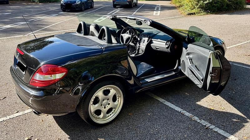 Schwarz Gebraucht 2005 Mercedes SLK200 Cabrio | 6.999 € (Fairer Preis) - Bild 1/4