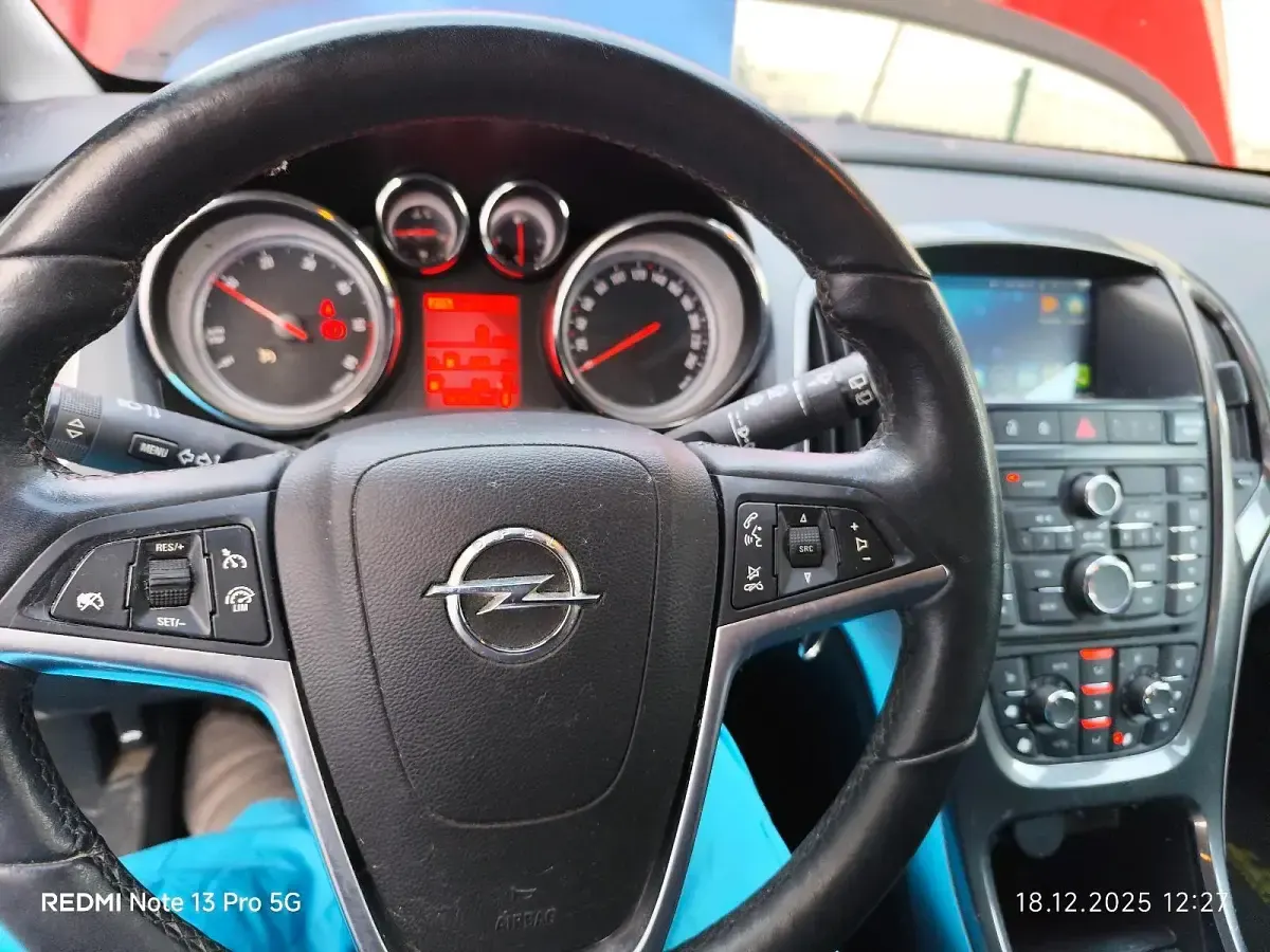 Gebraucht Opel Astra 165 PS (121 kW) 2013 Rot Kombi