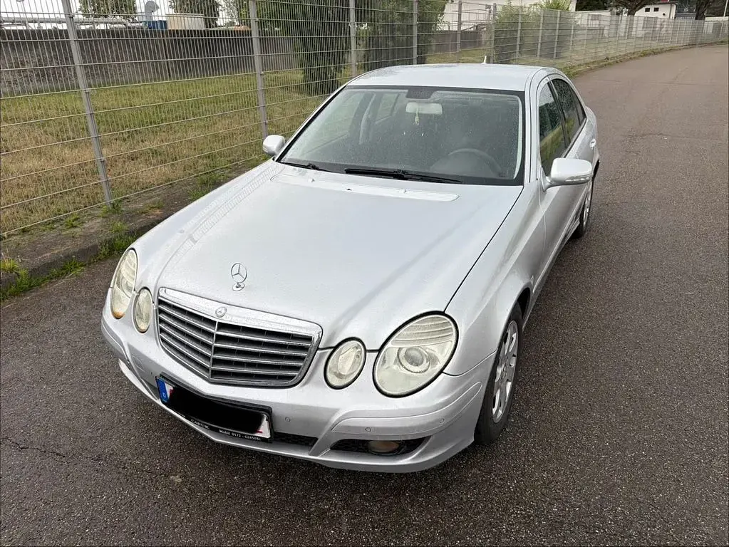 Gebraucht Mercedes E200 136 PS (100 kW) 2007 Silber Limousine