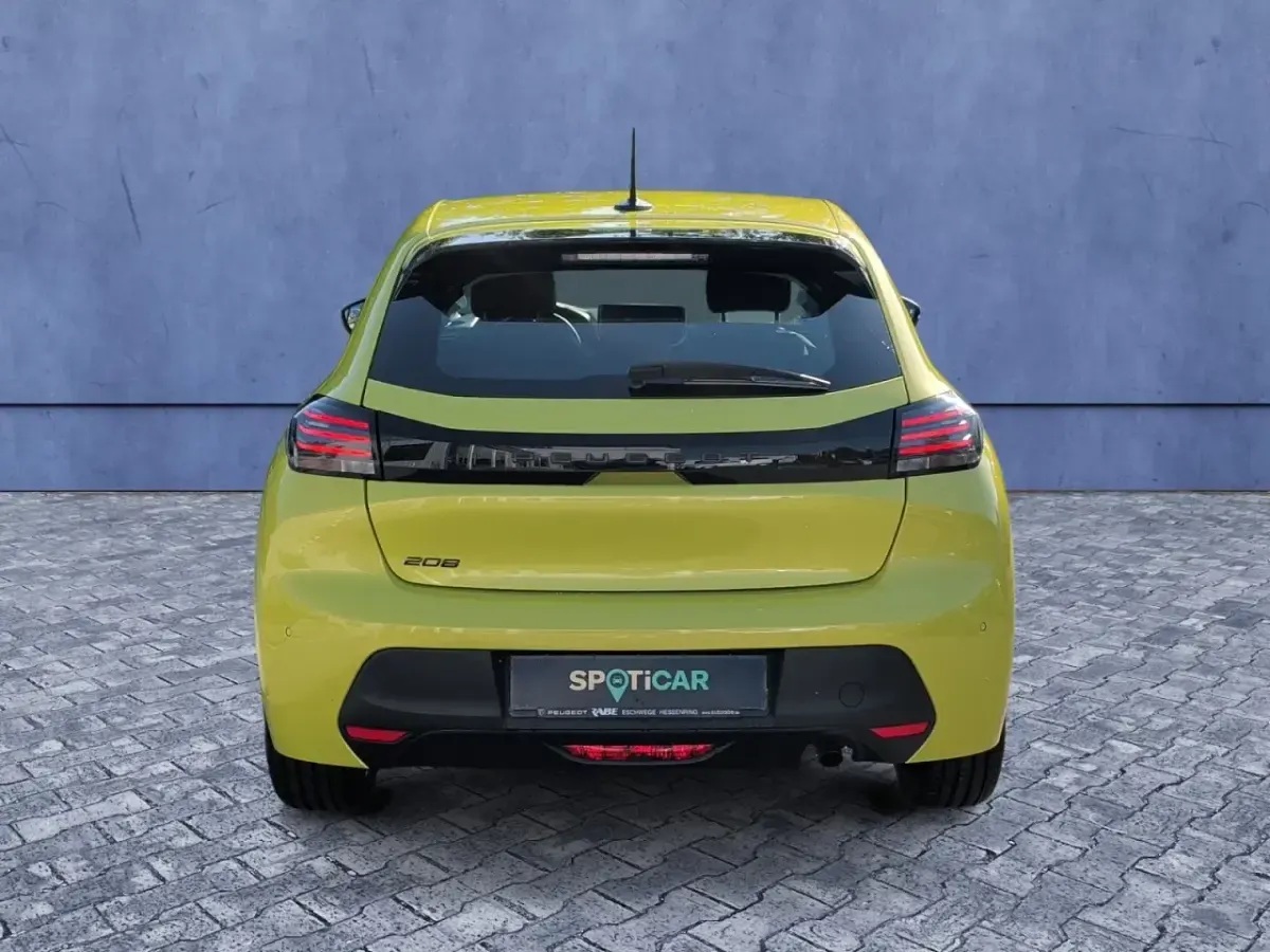 Gebraucht Peugeot 208 Active 101 PS (74 kW) 2024 Gelb Kleinwagen