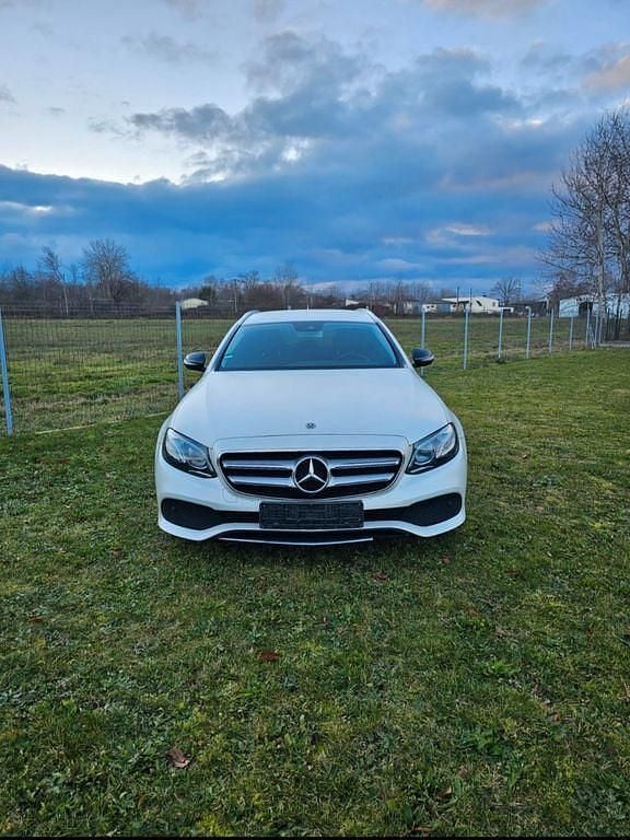Gebraucht Mercedes E200 150 PS (110 kW) 2018 Weiß Limousine