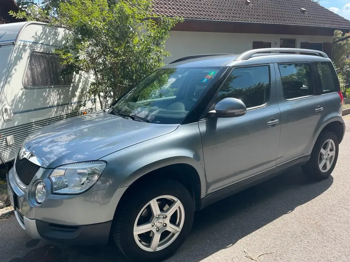 Gebraucht Skoda Yeti 105 PS (77 kW) 2013 Grau SUV