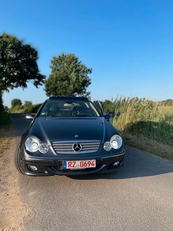Grau Gebraucht 2005 Mercedes C230 Coupé | 5.500 € (Fairer Preis) - Bild 1/4
