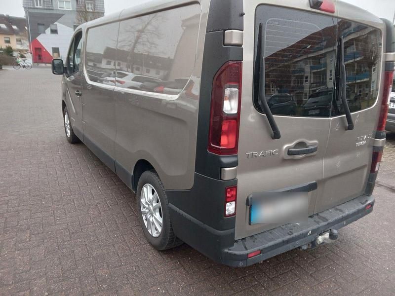 Second-hand Renault Trafic 145 CP (106 kW) 2017 Bej Monovolum