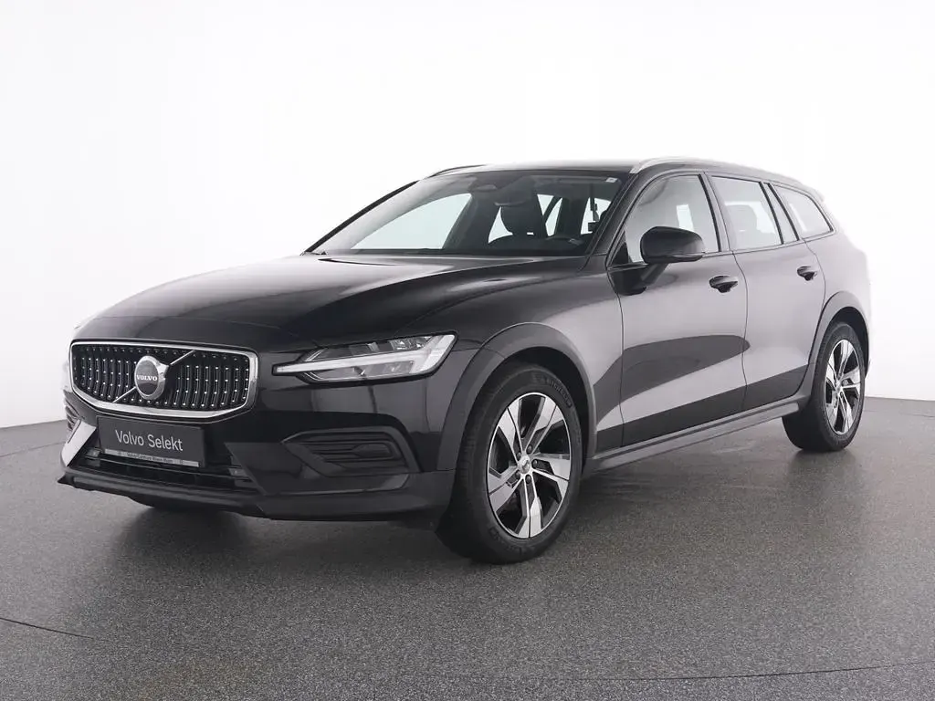Gebraucht Volvo V60 CC Plus 196 PS (144 kW) 2024 Schwarz Kombi