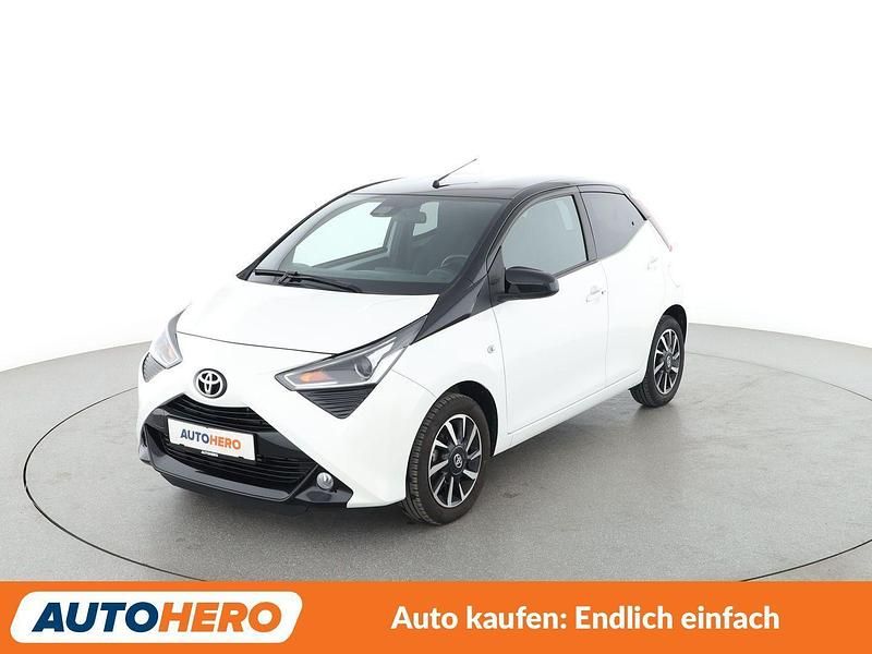 Weiß Gebraucht 2021 Toyota Aygo Kleinwagen | 12.910 € (Fairer Preis) - Bild 1/3