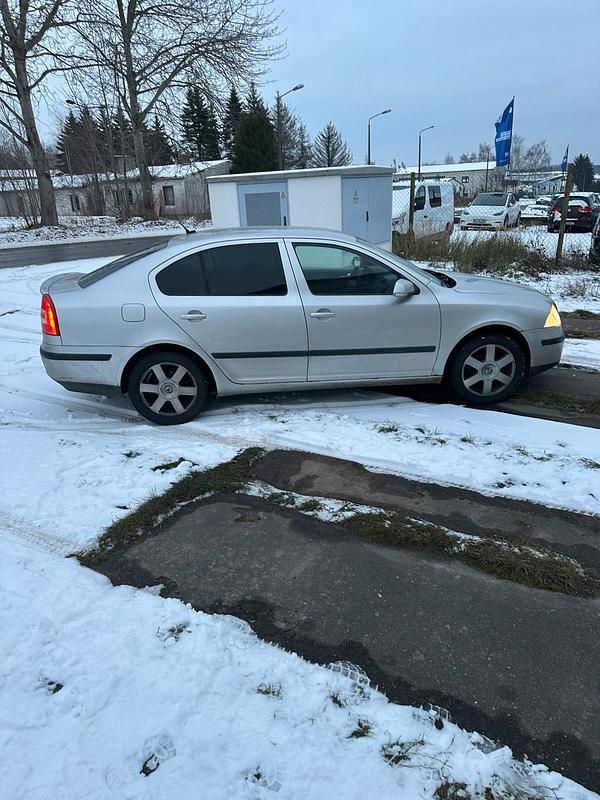 Używany Skoda Octavia 105 KM (77 kW) 2004 Srebrny Sedan/Limuzyna