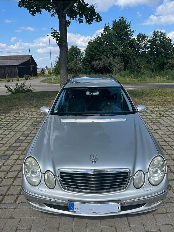 Silber Gebraucht 2004 Mercedes E500 Avantgarde Kombi | 8.100 € (Fairer Preis) - Bild 1/4