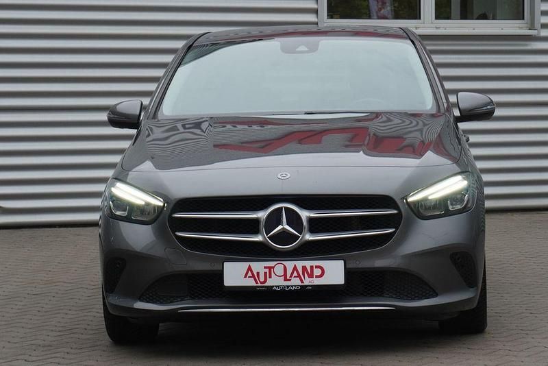 Gebraucht Mercedes B250 Progressive 224 PS (164 kW) 2019 Grau Van / Kleinbus