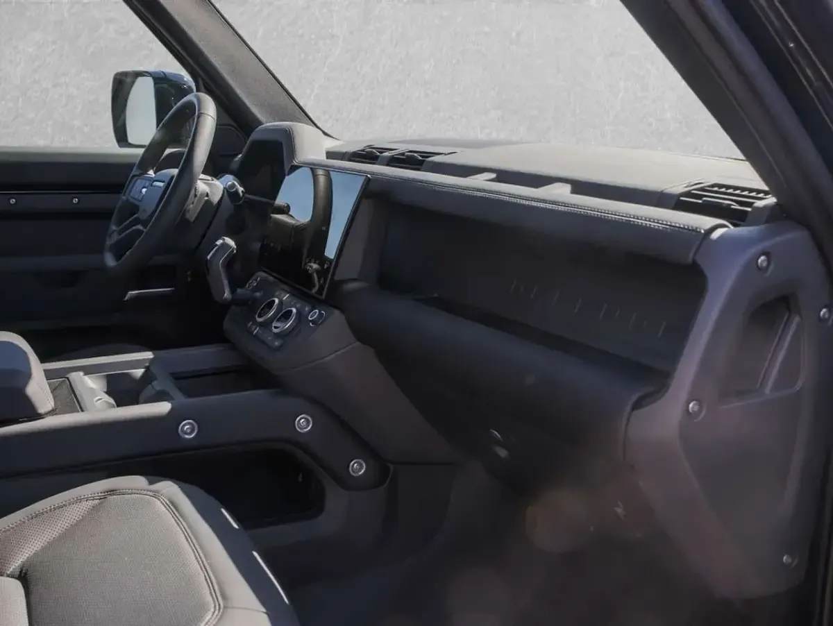 Gebraucht Land Rover Defender SE Dynamic 249 PS (183 kW) 2026 Santorini black SUV