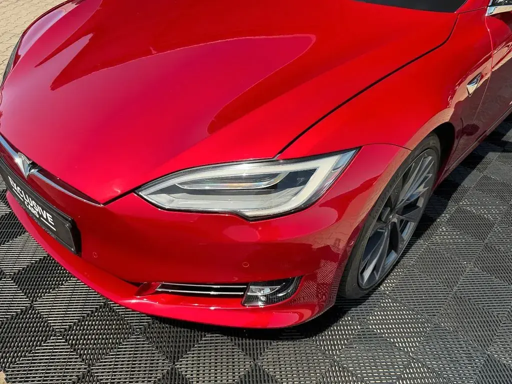 Käytetty Tesla Model S 386 kW (525 HP) 2020 Punainen Viistoperä