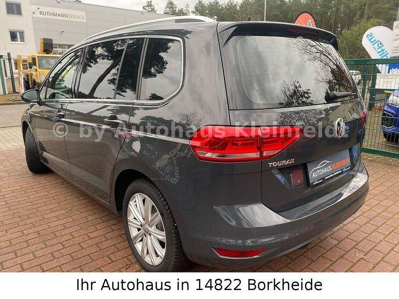 Gebraucht VW Touran Highline 150 PS (110 kW) 2019 Grau Van / Kleinbus