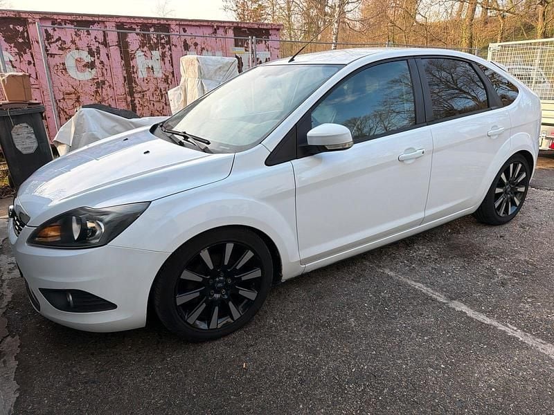 Gebraucht Ford Focus 125 PS (91 kW) 2010 Weiß Limousine